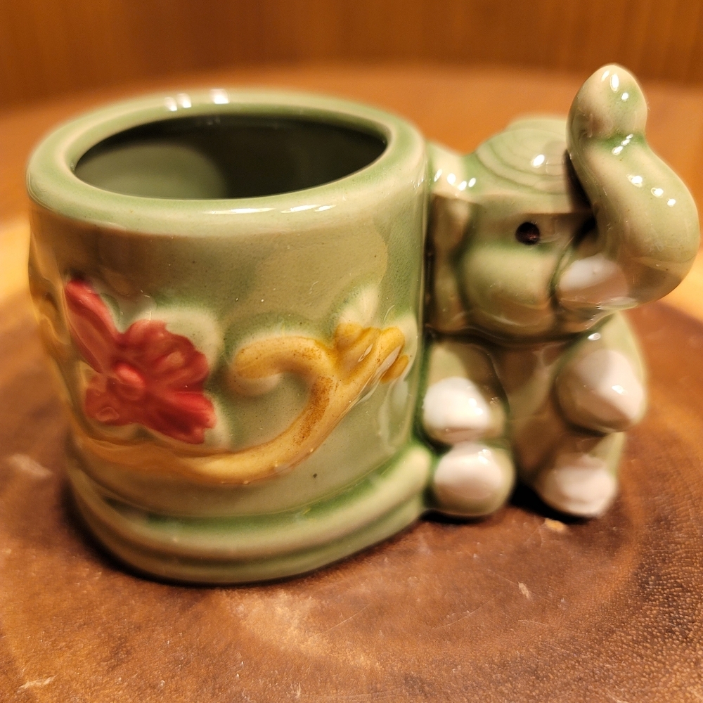 VTG Small Ceramic Lucky Elephant Planter Toothpick Q-tip Holder